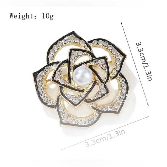 Blinged out Camilla brooch and box NIP - Picture 2 of 4